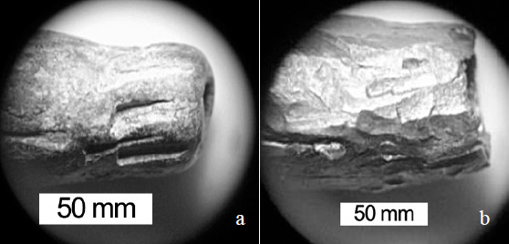 Figura 6. a) Plomada arqueológica; b) plomada experimental
