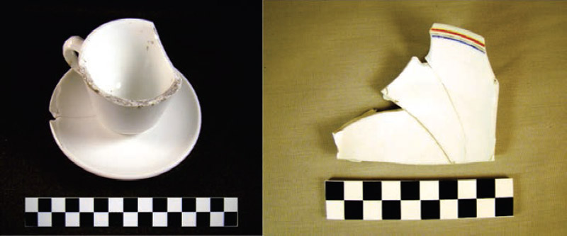 Figura 9: Piezas de porcelana con estilos decorativos: taza con aza moldeada y plantillo pintado a mano con diseño lineal (Fotografías de la autora)