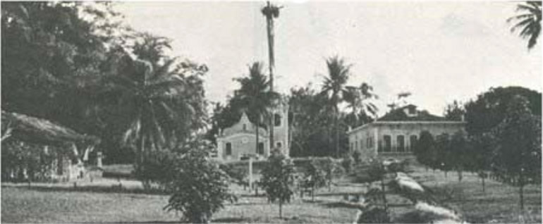 Figura 7: Vista geral do Engenho Monjope já com a presença dos tanques de abastecimento de água no ano de 1937, modificando a paisagem com a nova elevação da topografia entre senzala, capela e casa-grande