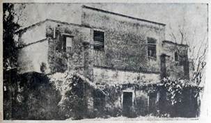 Figura 2. Vistas de la fachada sudoeste de la Casa de Chacareros como se encontraba antes de la restauración