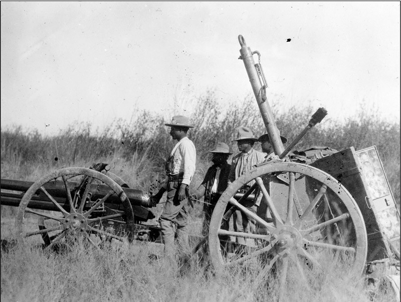Figura 9. Artillería de la División del Norte cerca de Torreón esperando señal de fuego. Library of Congress. 