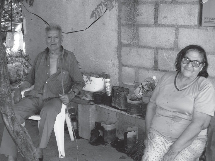 Figura 7. Poblador Emilio Camisay y señora esposa, ambos residentes en la villa de Villavil (Dpto. Andalgalá, Catamarca)