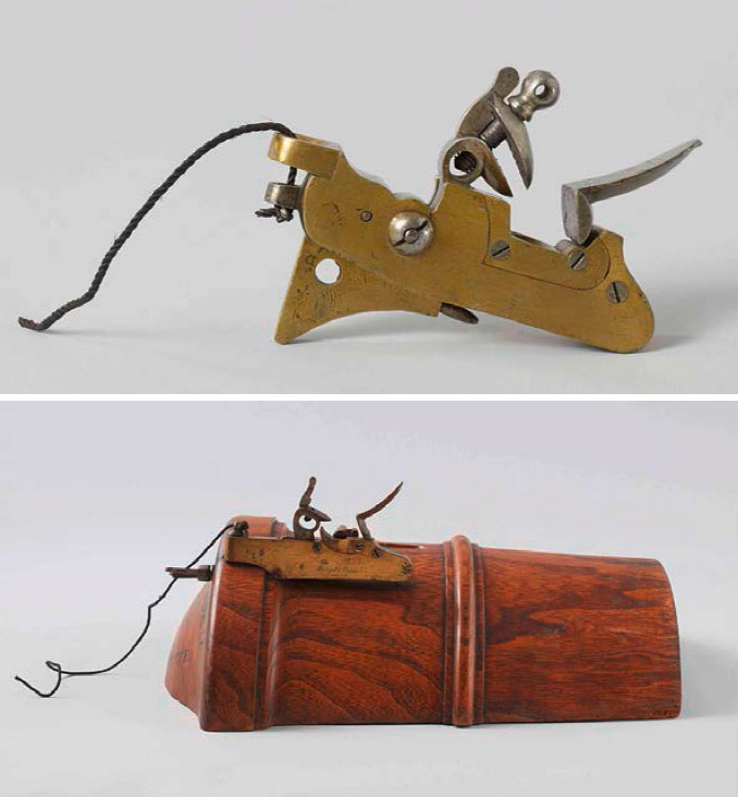 Figura 6. Mecanismo de disparo por medio de llave de chispa: a) pieza de aleación de cobre y hierro de ca. 1800 (NG-MC-692); b) montaje de una llave francesa de principios del siglo XIX, para un cañón de 12 libras (NG-MC-698). Fuente: Rijksmuseum (Museo Nacional de Ámsterdam), Países Bajos
